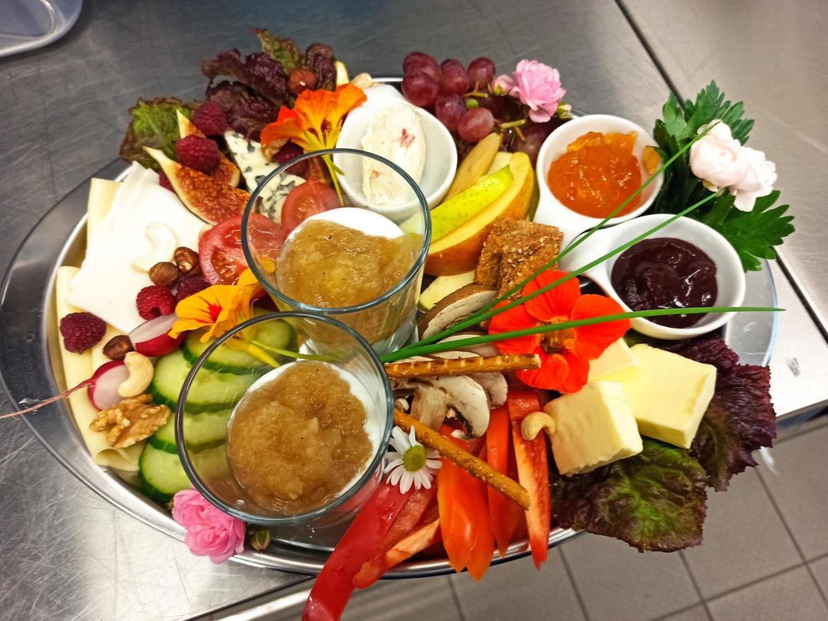 Gustow  Schaeferwagen Auf Dem Biogut-Saalkow酒店 外观 照片